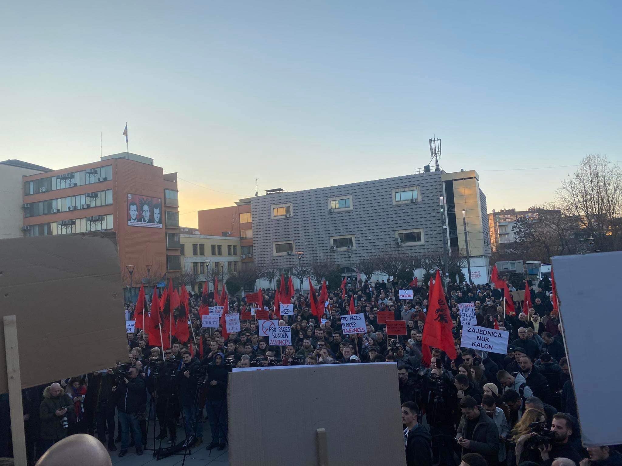 Sherifi ironizon me protesten e sotme kundër Asociacionit: Te mbushet ...