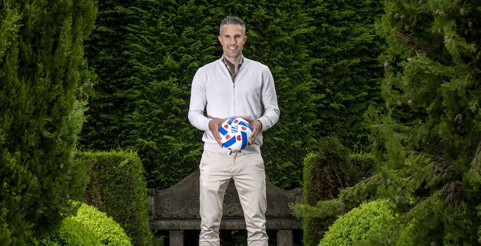 Robin van Persie zyrtarizohet si trajner i skuadrës së njohur holandeze