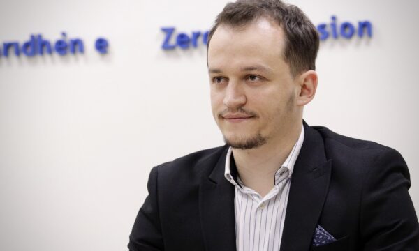 Cakolli  E paligjshme seanca e Kuvendit Komunal të Prishtinës