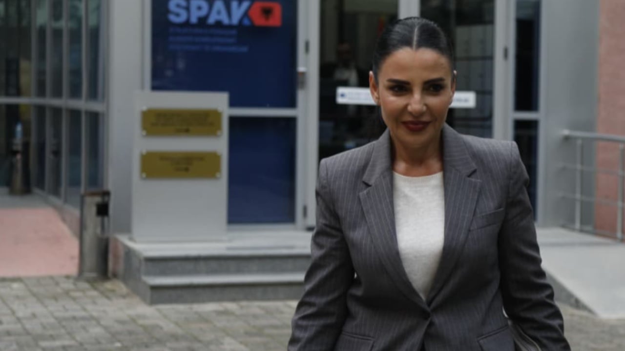 Gjykata e Posaçme pezullon nga detyra zv kryeministren e Shqipërisë Balluku  e ndalon të dalë jashtë vendit 