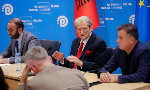 berisha-vetem-qendresa-dhe-protesta-do-shpetojne-shqiperine