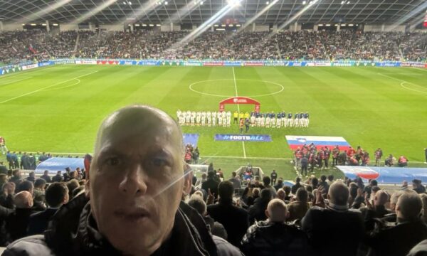 Lladrovci ndjek nga stadiumi ndeshjen Slloveni-Kosovë: Fitorja qoftë fjala jonë nga kjo përballje!