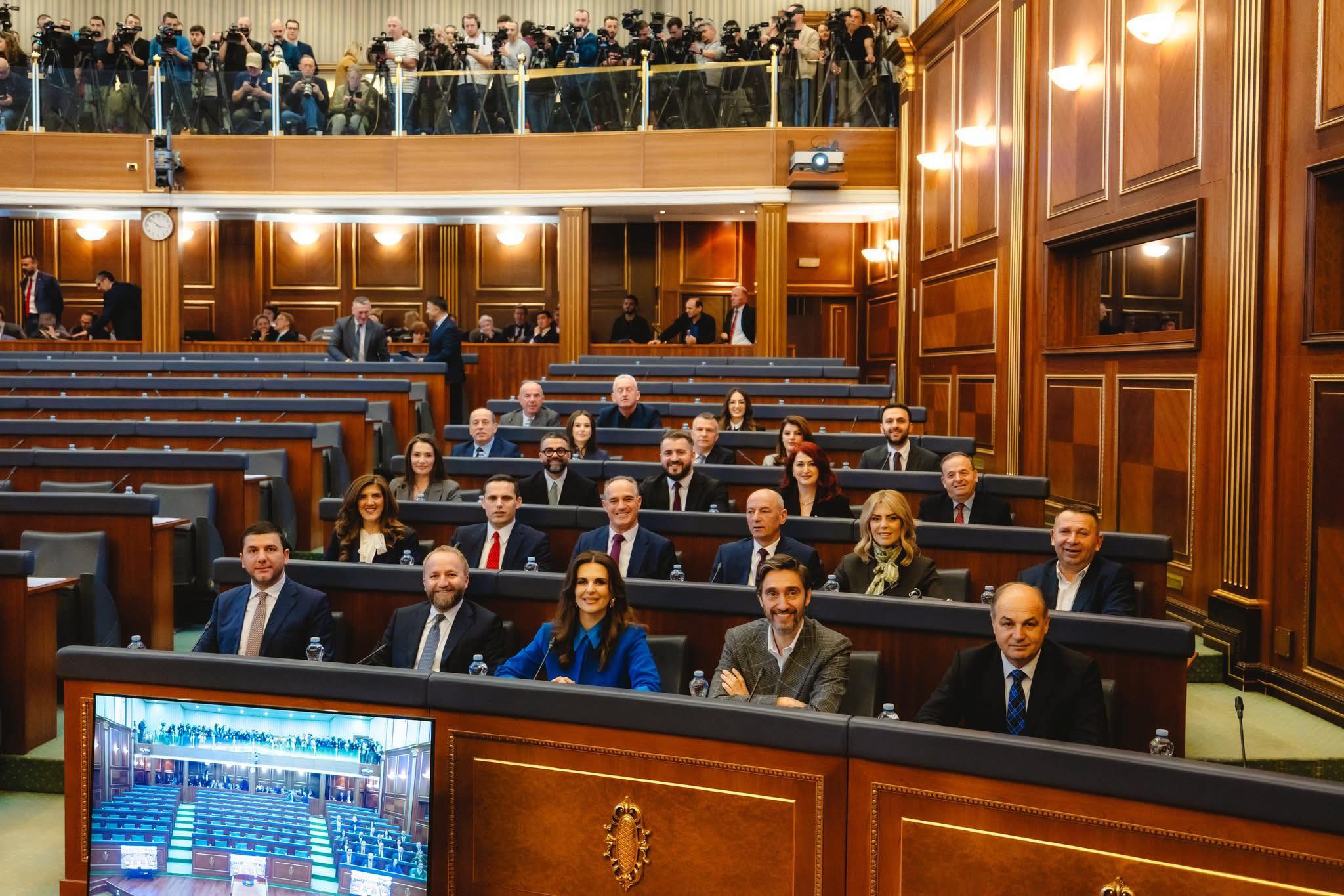 Memli Krasniqi  Vetëvendosja ka futur vendin në krizë  presidentja të shpallë zgjedhjet