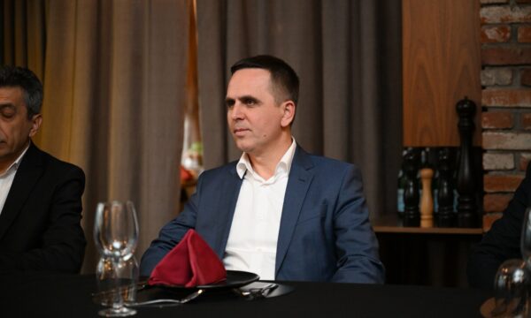 Kasami për vdekjen e Shpat Kasapit  Tetova humbi birin e saj dhe një artist të madh