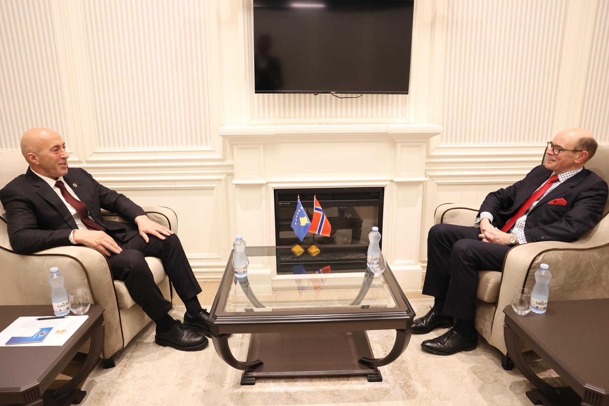 Politika dhe siguria  tema diskutimi mes Haradinajt dhe ambasadorit norvegjez