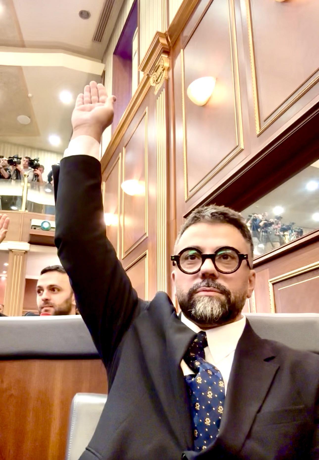 Behrami  Dorën kundër Albin Kurtit dhe Listës Serbe kam me mbajtë gjithmonë veç PËRPJETË 