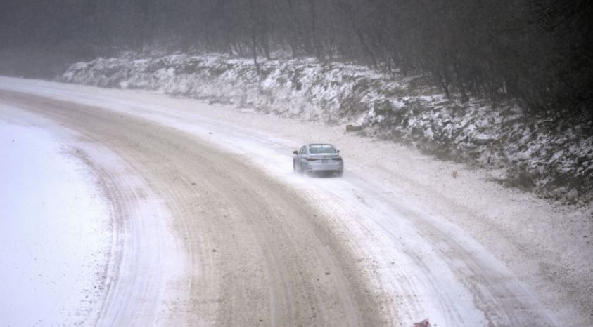 Italia goditet nga stuhia e borës