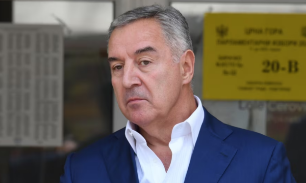 Autoritetet në Mal të Zi  Gjukanoviq s i ka deklaruar orët që arrijnë vlerën e rreth 200 mijë eurove