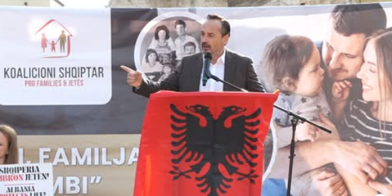 kemi-ardhur-per-te-mbrojtur-familjen-proteste-kunder-ligjit-te-barazise-gjinore