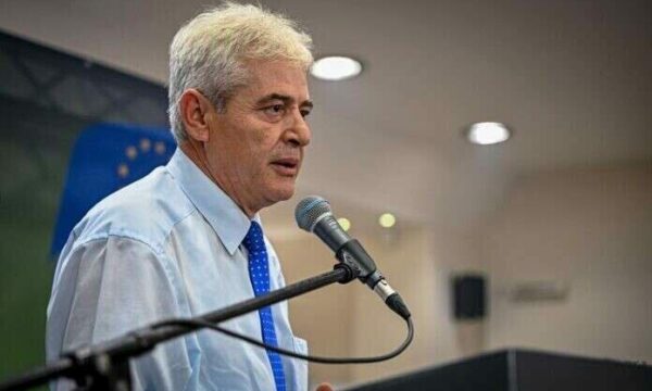 Ali Ahmeti uron Bedri Hamzën  PDK është parti shtetformuese dhe trashëguese e UÇK së