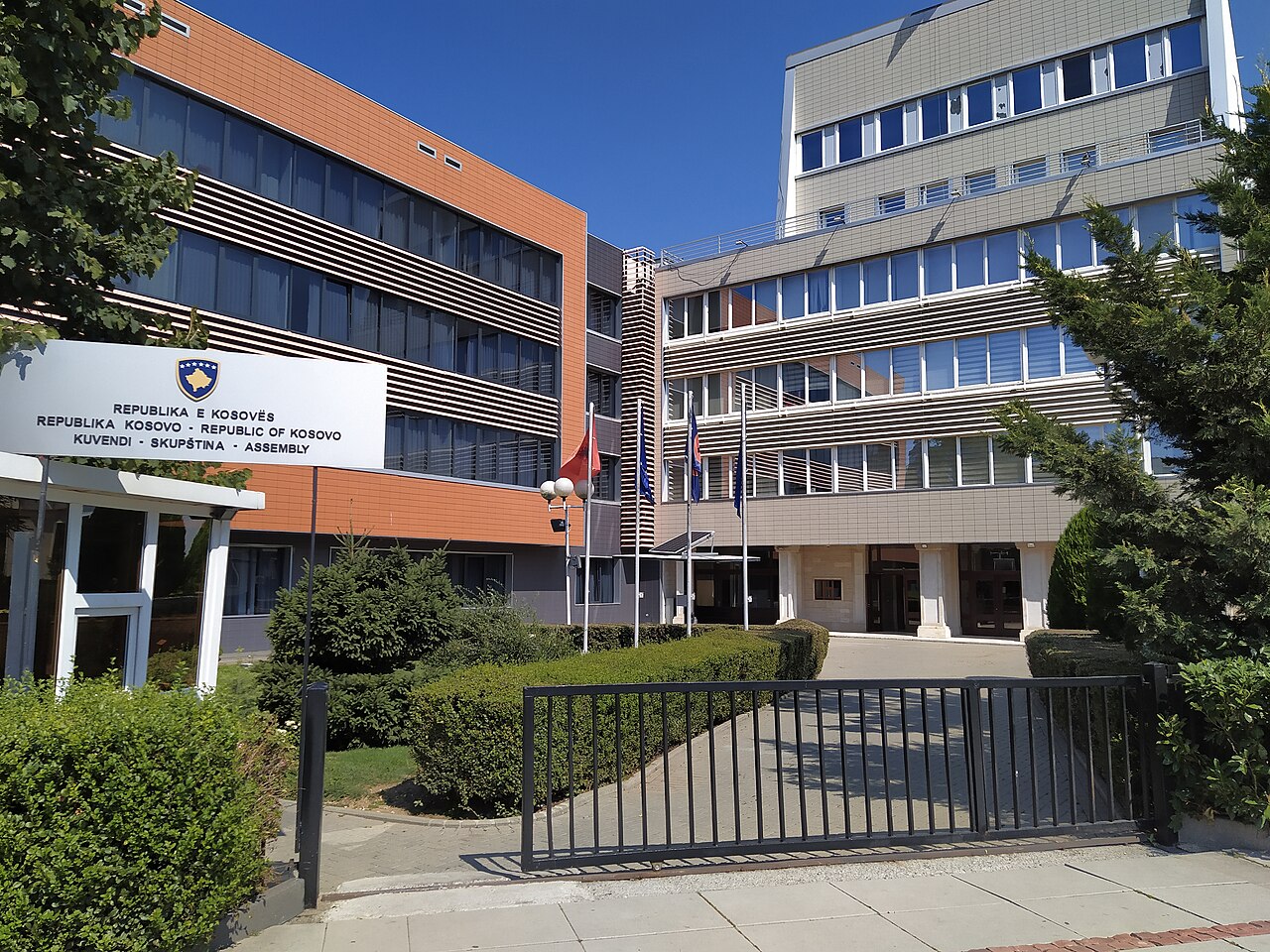 Legjislatura e pagave por pa punuar  Kosova pa vendimmarrje afër një vit