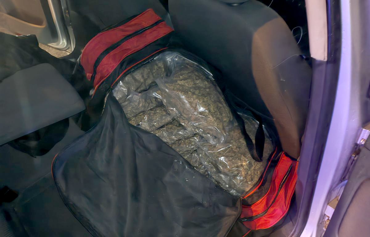 Arrestohet një shtetas i Kosovës në Serbi  dyshohet se iu gjetën në veturë 9 5 kg drogë