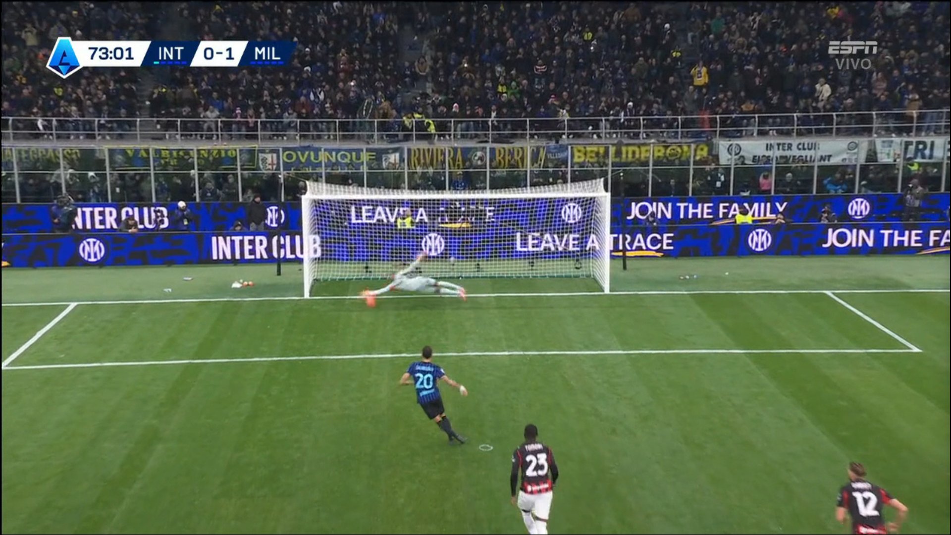 Maignan i mrekullueshëm  pret penalltinë e Calhanoglut dhe mban Milanin në avantazh