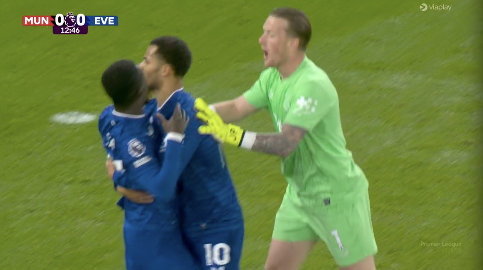 Gueye përleshet me bashkëlojtarin e tij  ndëshkohet me karton të kuq 