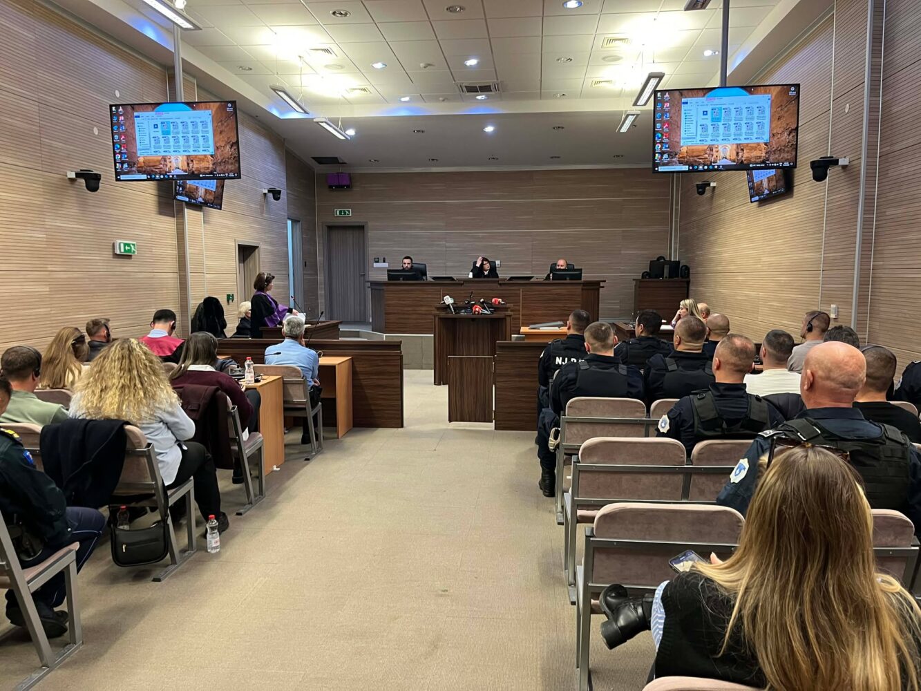 Ndërpritet seanca  video incizimi që përfshin edhe pamjet para shtëpisë së Naim Murselit shfaqet në seancën tjetër