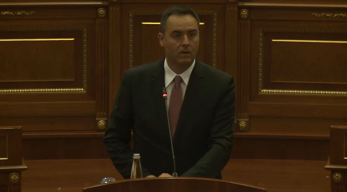 A do bëhet kryeministër  Konjufca nis fjalimin  Ta kursejmë Kosovën nga dy palë zgjedhje