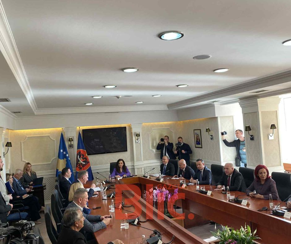 Nis takimi i Presidentes Osmani me krerët e subjekteve politike