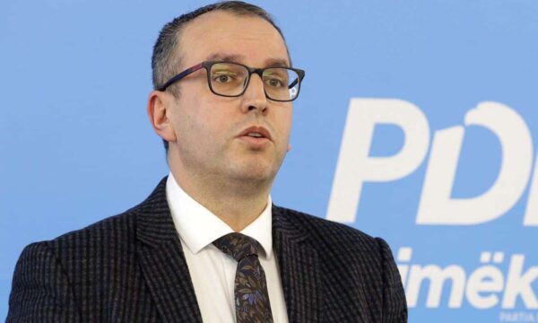 Mërgatës do t i dërgohen fletëvotimet fizikisht  Gjoshi  Lajm i mirë  VV ja deshi që procesi të manipulohet lehtë përmes e mailave