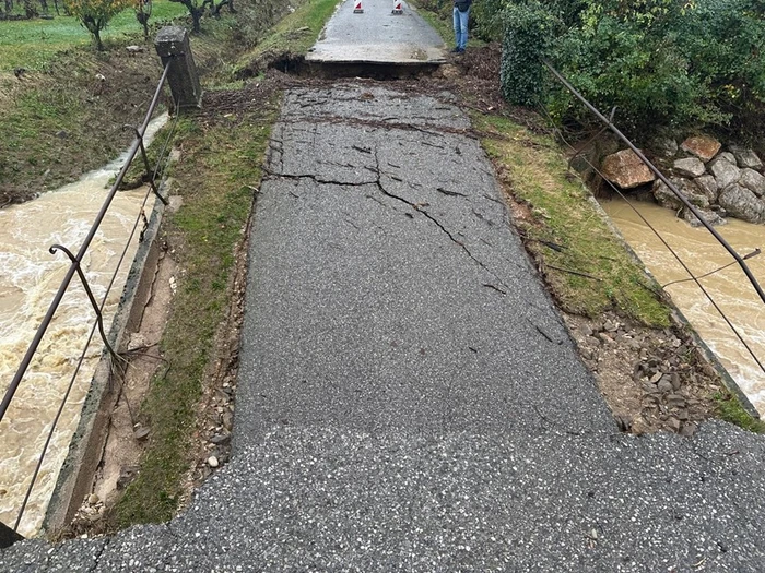 Reshje të dendura në Slloveni  shkaktojnë përmbytje e rrëshqitje dheu