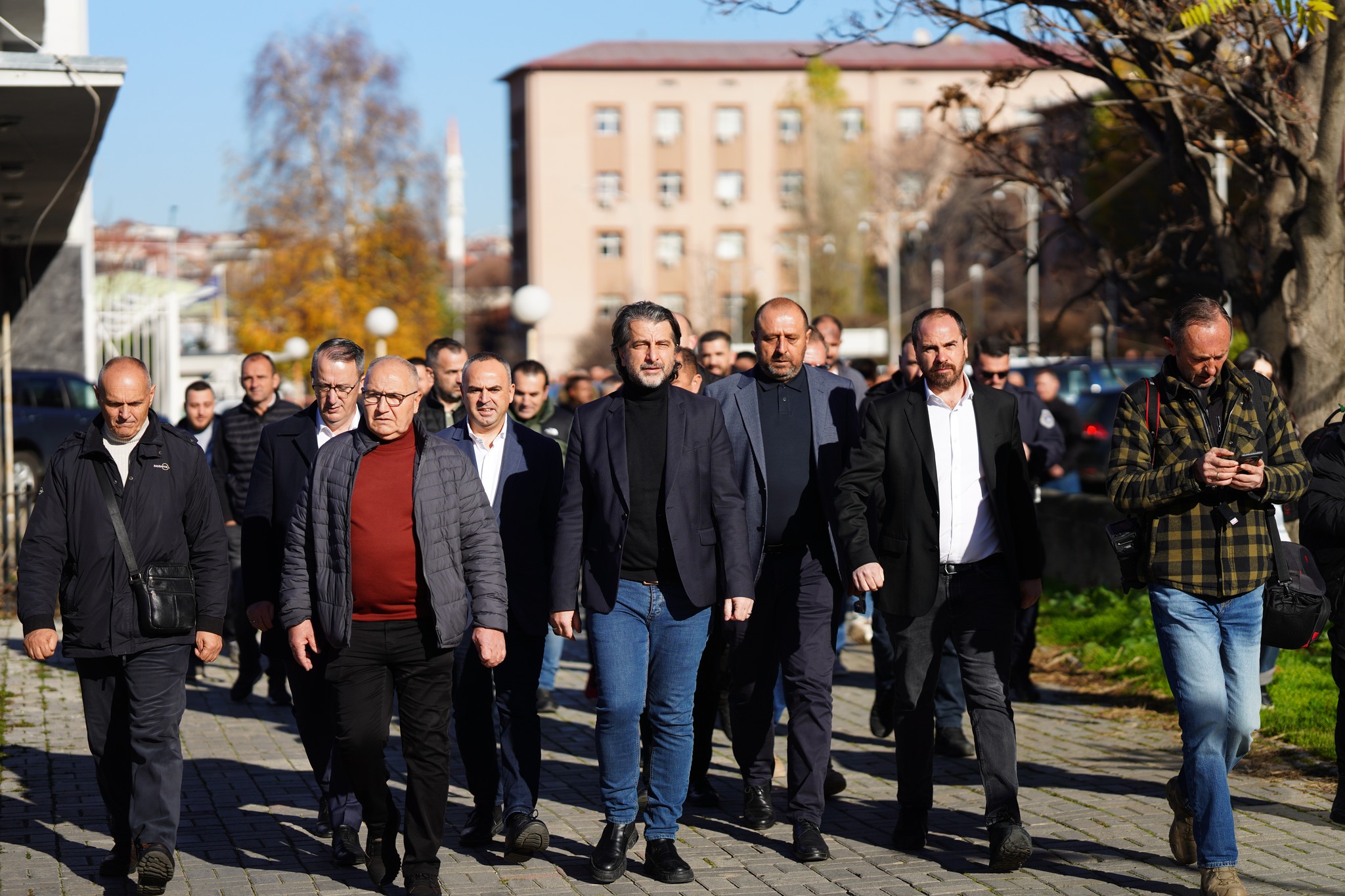  Albin  Hekuran  mos rrini në zyra e në xhipa   Rama kërkon takim urgjent për zgjidhjen e krizës në Prishtinë