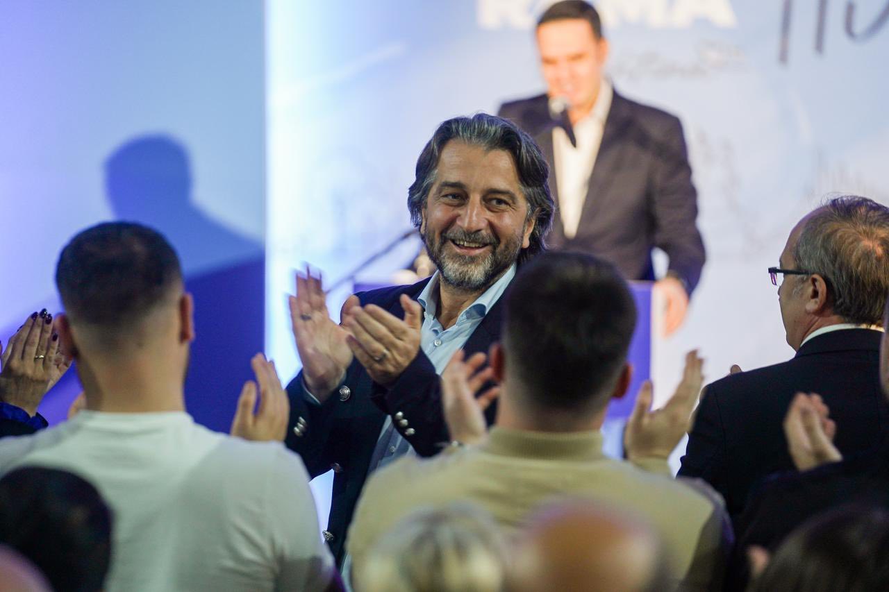 Bllokada në Prishtinë  Abdixhiku  Pengmarrja e kryeqytetit  akti më i rëndë i Albin Kurtit