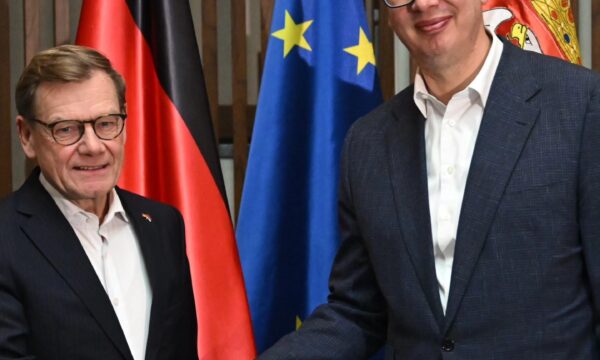 Kryediplomati gjerman nga Tirana shkoi në Beograd  Vuçiq flet për takimin me të