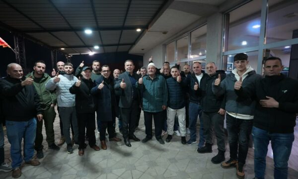 Rrahman Rama në Drenicë  Takova shokë të luftës e qytetarë që më dhanë mbështetje të madhe gjatë fushatës