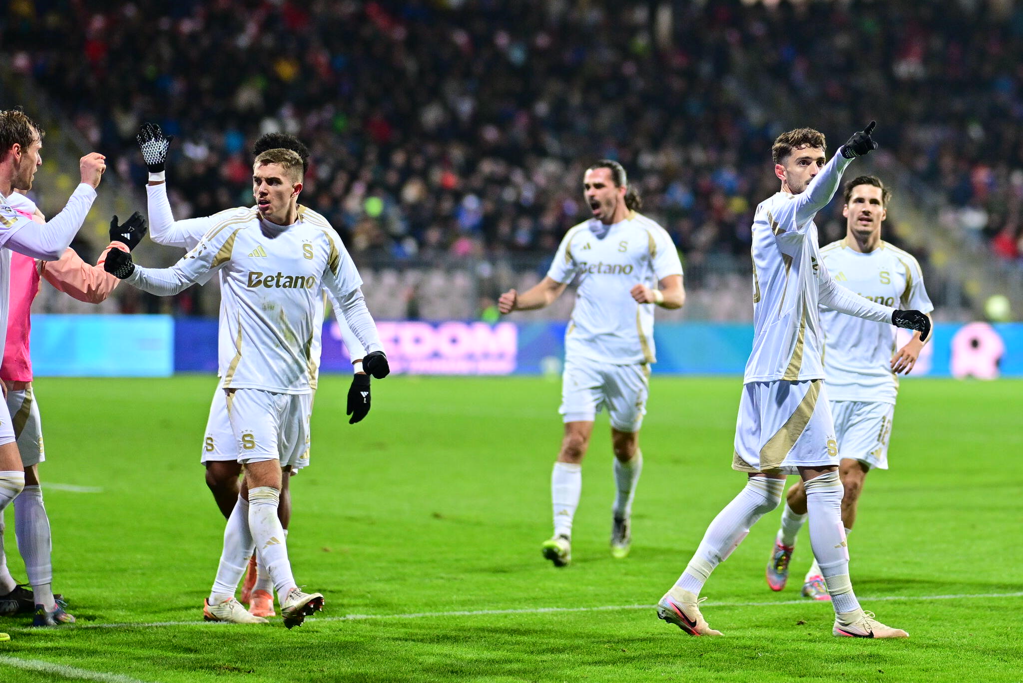 vjen-me-ne-fund-goli-albion-rrahmani-shenon-dhe-e-kualifikon-tutje-sparta-pragen