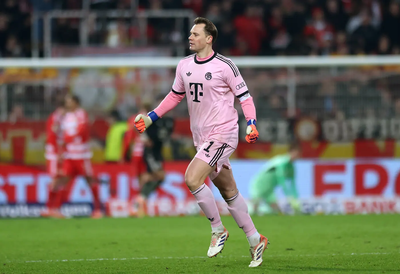 nje-ndeshje-historike-per-manuel-neuer