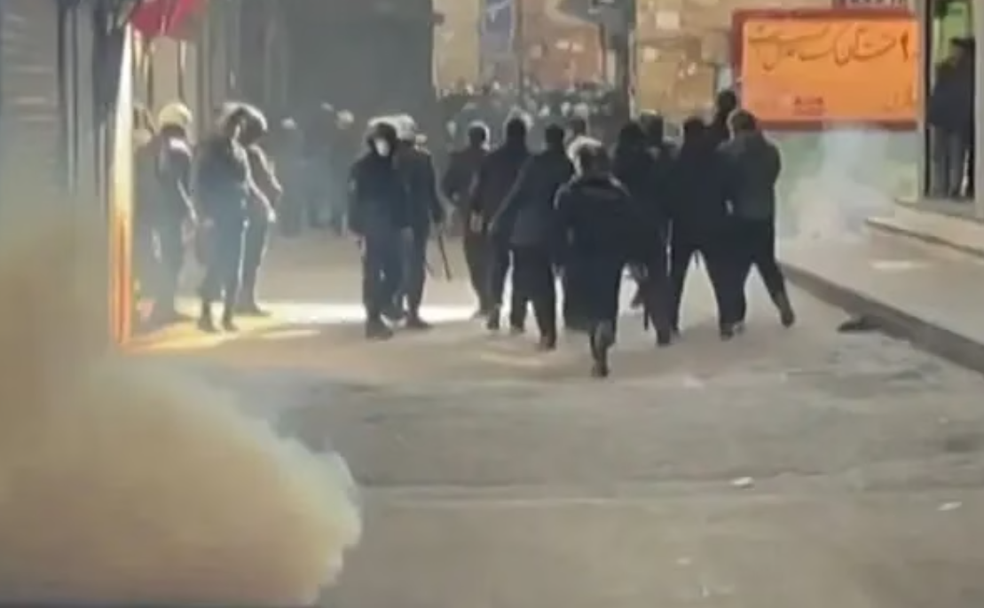 Përshkallëzohen protestat në Iran  vritet një oficer policie