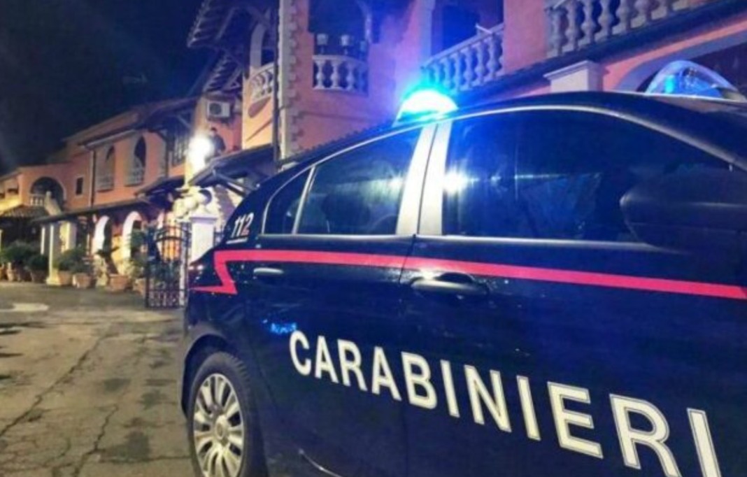 43 vjeçari shqiptar lyen me benzinë gruan dhe tenton ta djegë  e shpëton djali i tyre i mitur