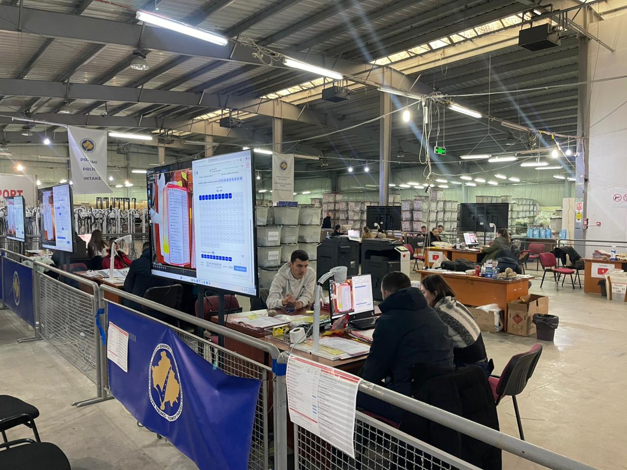 Numërohen 25 për qind e votave me postë  po prin VV