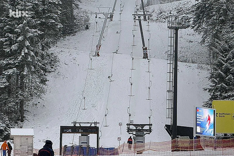 Aksident i rëndë në Alpet Dinarike  kablloja e teleferikut ra mbi një djalë