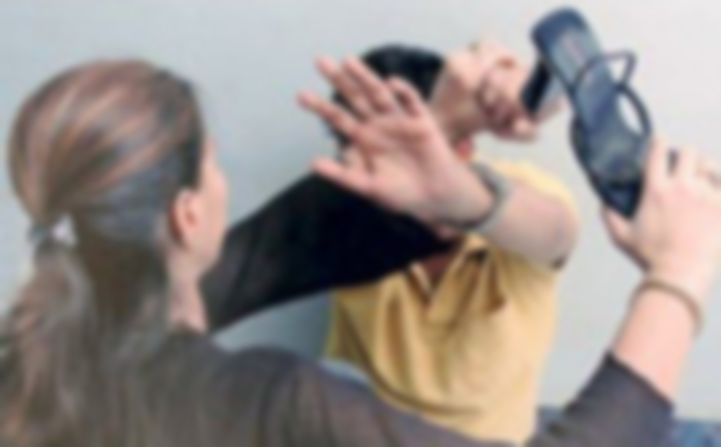 Gruaja në Podujevë e bën për spital burrin e saj