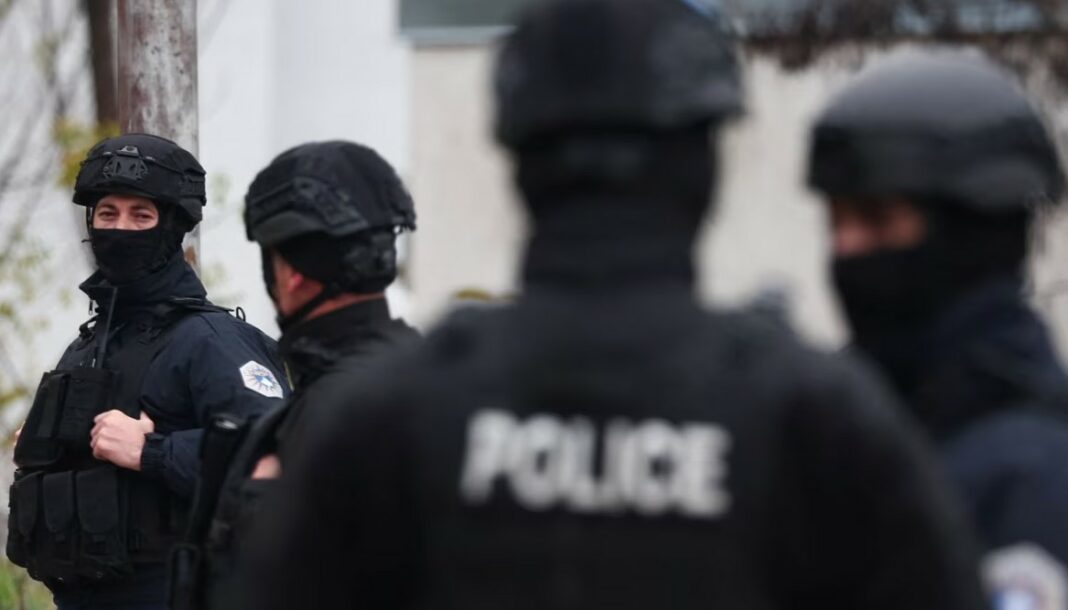 Keqpërdorimet me leje të armëve  çka iu sekuestrua katër të arrestuarve 