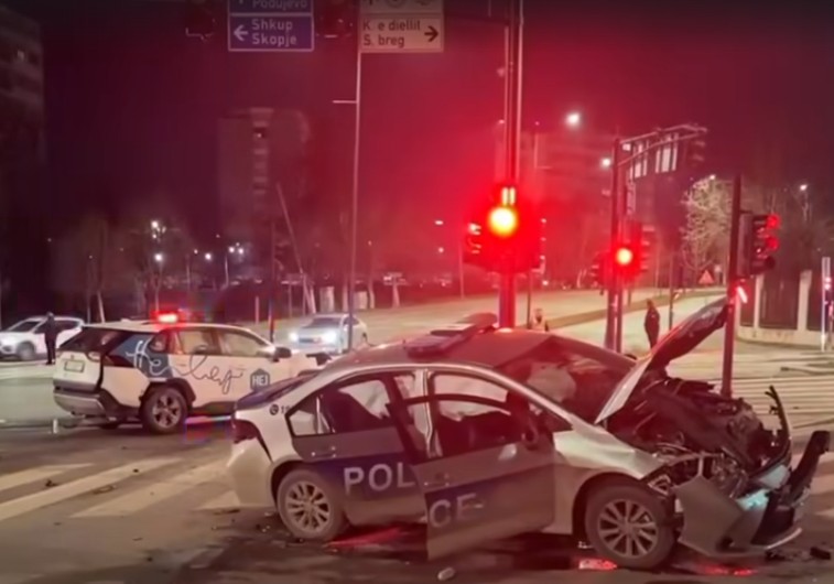 Katër të lënduar nga aksidenti mes veturës së Policisë dhe një taksie në Prishtinë