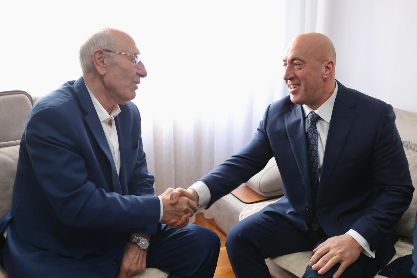 Haradinaj takon Fazliun pas kthimit nga Haga  Presim lirimin e të gjithëve