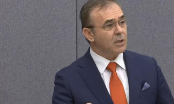 Selimi  Kosova kishte nevojë për vetëmbrojtje  prandaj ju bashkova Adem Jasharit  UÇK u krijua nga nevoja